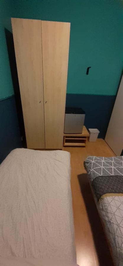 أمستردام Charlotte, Not For Parties, Not A Hotel, Room With Shared Bathroom, No Kitchen المظهر الخارجي الصورة