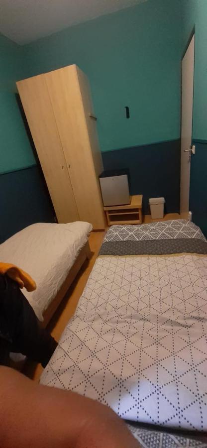 أمستردام Charlotte, Not For Parties, Not A Hotel, Room With Shared Bathroom, No Kitchen المظهر الخارجي الصورة