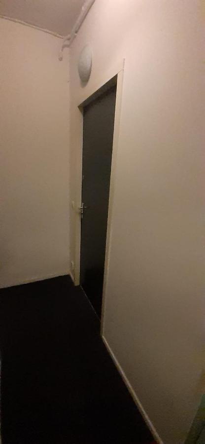 أمستردام Charlotte, Not For Parties, Not A Hotel, Room With Shared Bathroom, No Kitchen المظهر الخارجي الصورة