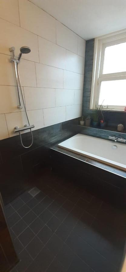 أمستردام Charlotte, Not For Parties, Not A Hotel, Room With Shared Bathroom, No Kitchen المظهر الخارجي الصورة