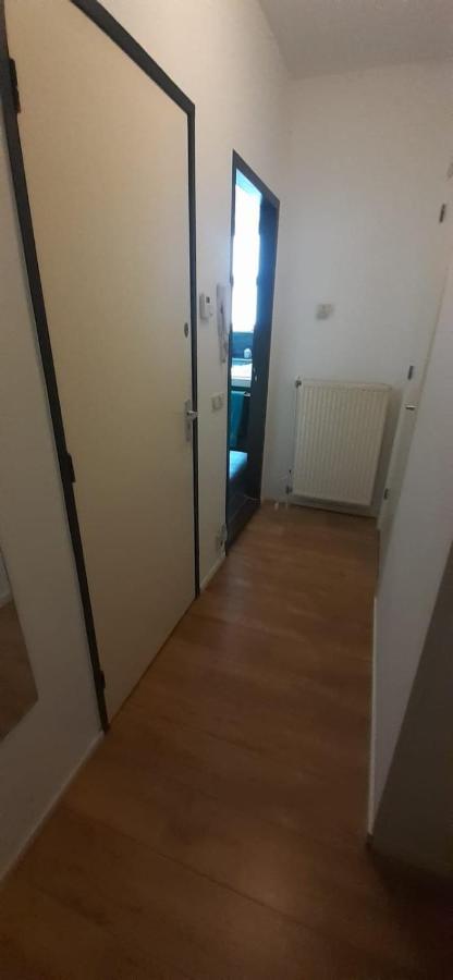 أمستردام Charlotte, Not For Parties, Not A Hotel, Room With Shared Bathroom, No Kitchen المظهر الخارجي الصورة
