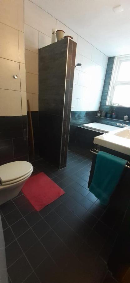 أمستردام Charlotte, Not For Parties, Not A Hotel, Room With Shared Bathroom, No Kitchen المظهر الخارجي الصورة