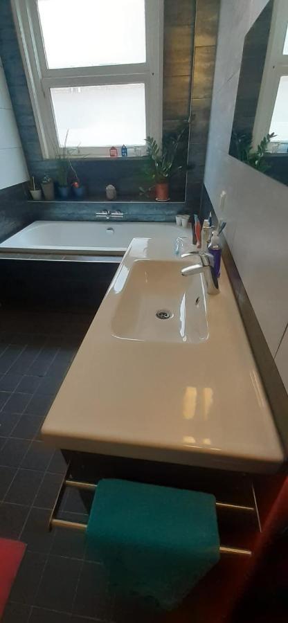 أمستردام Charlotte, Not For Parties, Not A Hotel, Room With Shared Bathroom, No Kitchen المظهر الخارجي الصورة