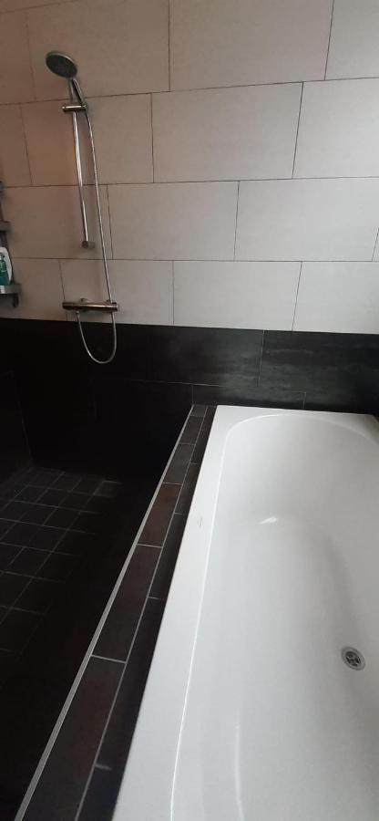 أمستردام Charlotte, Not For Parties, Not A Hotel, Room With Shared Bathroom, No Kitchen المظهر الخارجي الصورة